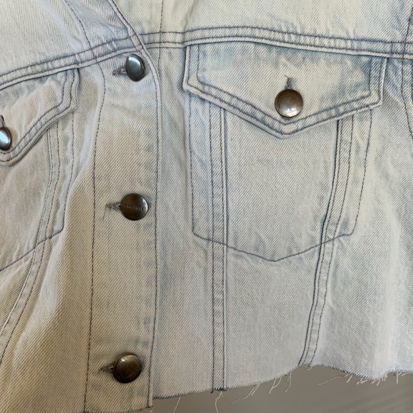 FRAME Ultra Crop Denim Jacket - Picture 8 of 14